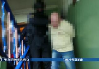 В Минске мужчина разбил топором окна соседей, а потом заперся в квартире