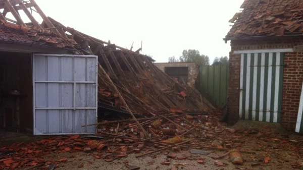 Торнадо во Франции: есть пострадавшие, разрушены дома, без света – сотни людей Торнадо во Франции: есть пострадавшие, разрушены дома, без света – сотни людей