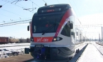 В Минске 25-летний парень упал с моста на крышу электрички и загорелся