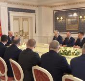 «Трактор вылечит всех». Александр Лукашенко призвал белорусов не поддаваться панике из-за коронавируса