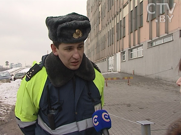 Пьяный водитель снегоуборочного трактора протаранил 3 легковушки