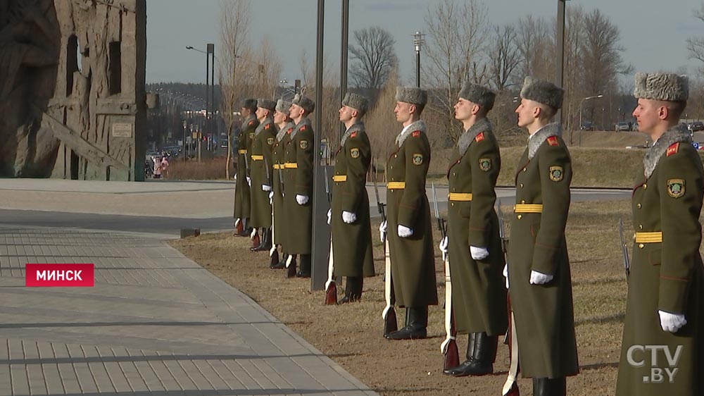 Президент Беларуси и федеральный канцлер Австрии открыли памятник жертвам нацизма «Массив имён» -1