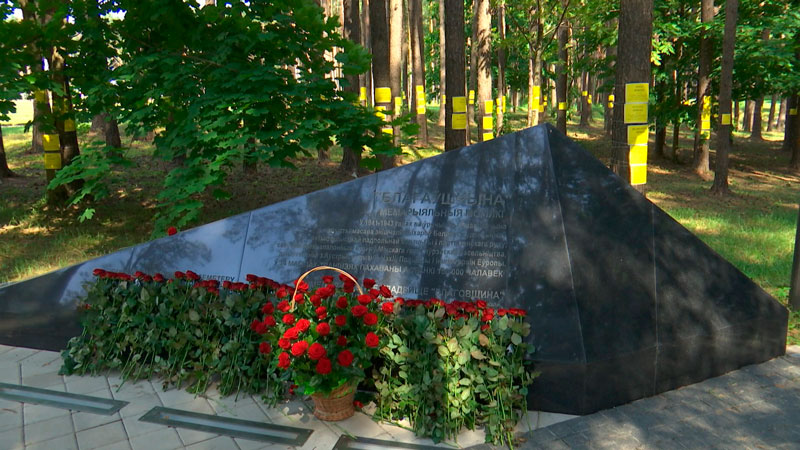 Память жертв геноцида белорусского народа почтили в мемориальном комплексе «Тростенец»