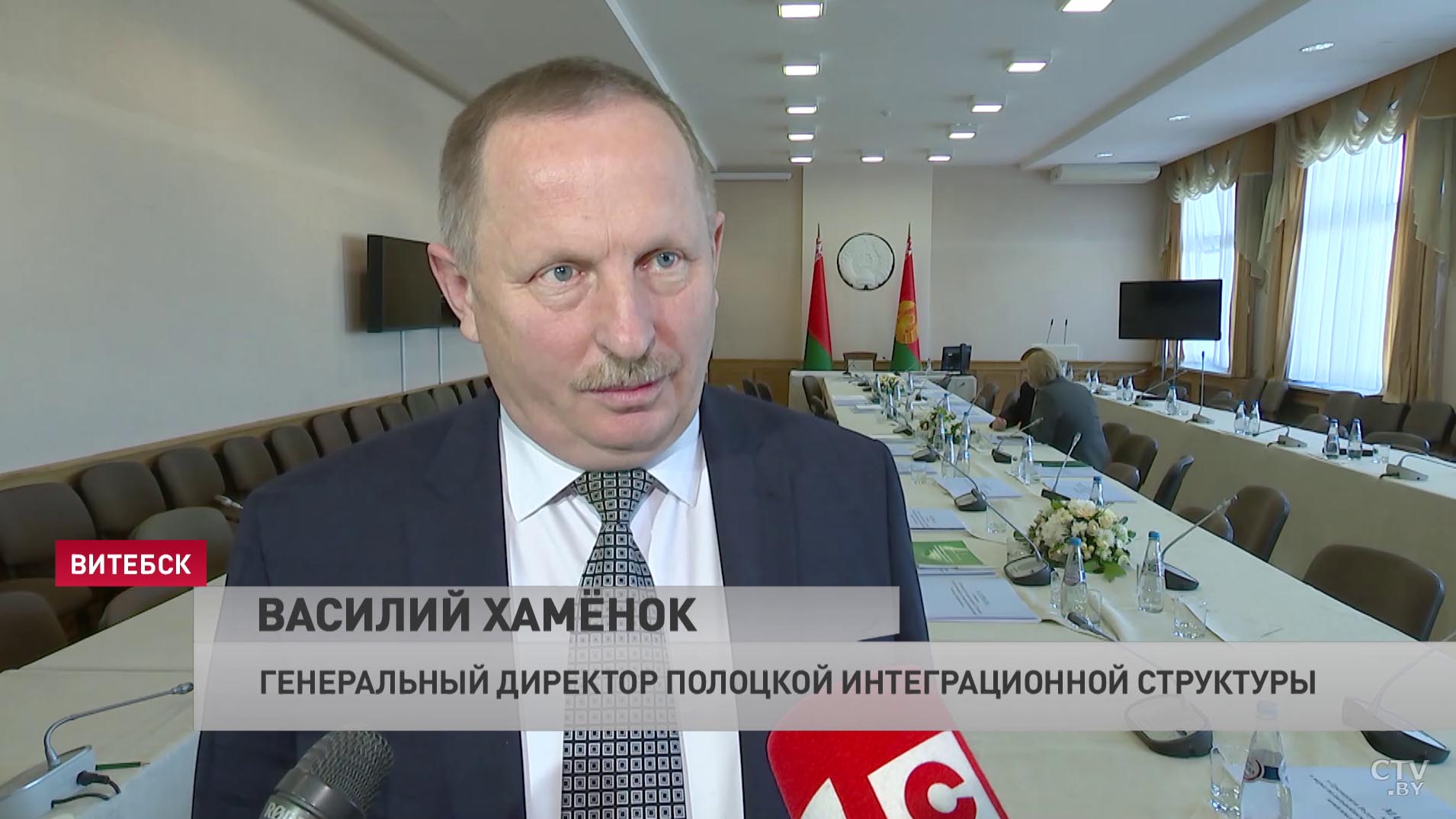 Александр Лукашенко: выдаете по частям, по 100-150 рублей, и считается, что у вас средняя зарплата 500 рублей. Кого вы обманываете?-16