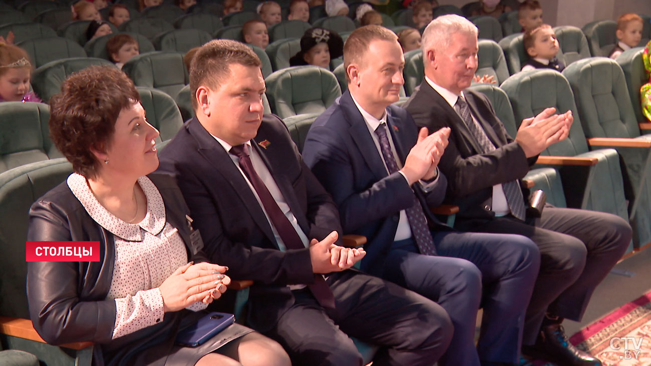 Турчин вместе с первоклассниками посмотрел новогоднее шоу: все мысли уходят в сторону, думаешь только о хорошем-4