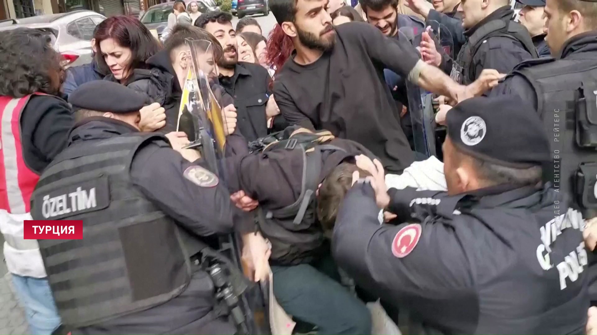 В Турции полиция жёстко разогнала пермомайские протесты