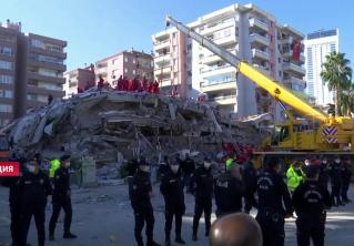 Число жертв землетрясения в турецком Измире выросло до 25 человек