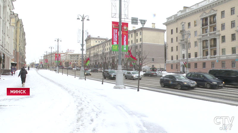 В Минске на уборку снега вышло более 830 единиц техники-4