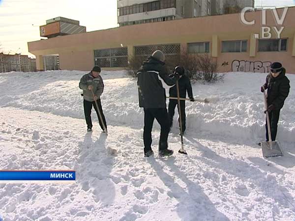 «Люди часто жалуются, что снег не убирают мгновенно. В период снегопада сделать это практически невозможно»