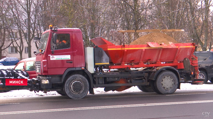 Для уборки снега в Минске задействовано порядка 2 тысяч человек-7