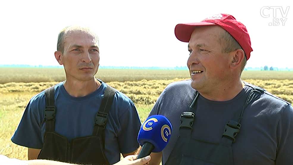 Лучшие в Минской области: в Слуцком районе чествовали экипажи, намолотившие по две тысячи тонн зерна каждый-4