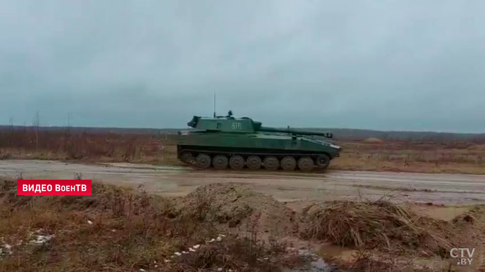 Уничтожают неподвижные цели. Под Осиповичами проходят военные учения-1