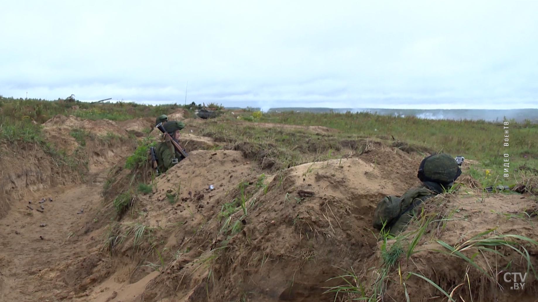 «У нас постоянное взаимодействие с артиллерией и авиацией». Военные рассказали, как проходит белорусско-российское  учение «Щит Союза»-12