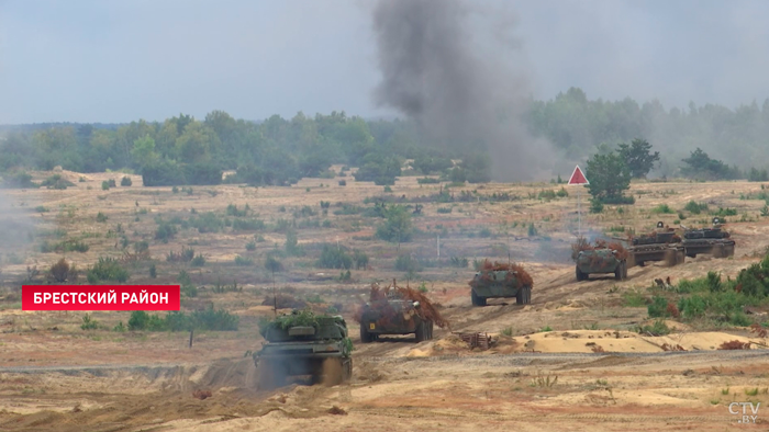 Воздушный бой у самых границ. Белорусские военные отработали разведку позиций противника при помощи беспилотника-7