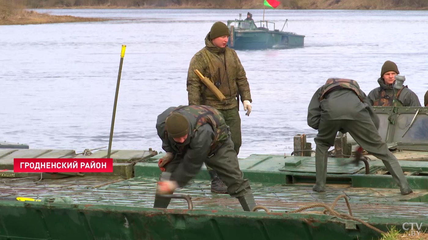 Начался паводок, разрушился автомобильный мост, загорелся лес. Под Гродно прошли учения МЧС и военных-19