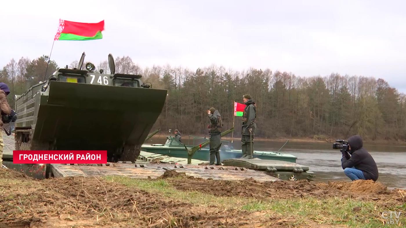 Начался паводок, разрушился автомобильный мост, загорелся лес. Под Гродно прошли учения МЧС и военных-28