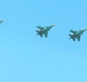 В Беларусь прибывают эшелоны российской военной техники. Самый боеспособный самолёт уже здесь