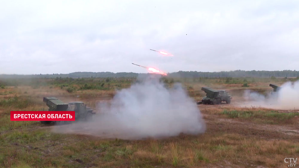 Белорусские военные разыграли тактический эпизод по ведению боевых и специальных действий-1