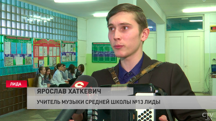 Хиты для настроения! Молодой учитель из Лиды по утрам исполняет песни на аккордеоне-4