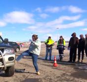 8 Марта держала в руках не букет, а домкрат. Лучшую автоледи выбрали в Витебске