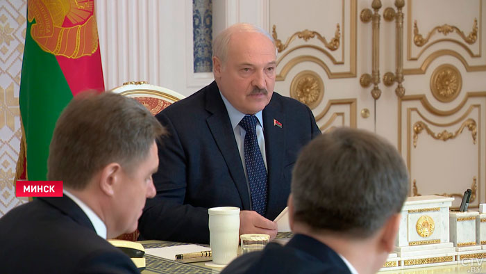 Реклама, патриотизм и кадры. Какие указания дал Лукашенко белорусским СМИ во время совещания 25 марта?-4