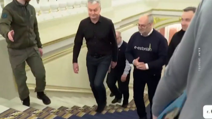 Не каждый политик долетит до Крещатика. Почему Штайнмайера оставили на чемоданах в Варшаве?-1