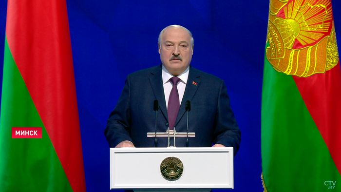 Лукашенко о ситуации в Украине: «Русская телега по инерции если покатится – мало не покажется»-4