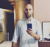 Иван Ургант сменил имидж и побрился налысо