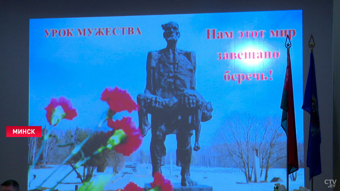 «Если они вам не верят, то вы пришли сюда зря». С минскими школьниками обсудили тему войны, мужества и патриотизма-10