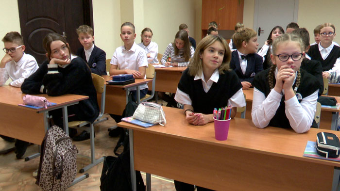 Во всех школах Беларуси провели единый урок к Неделе родительской любви