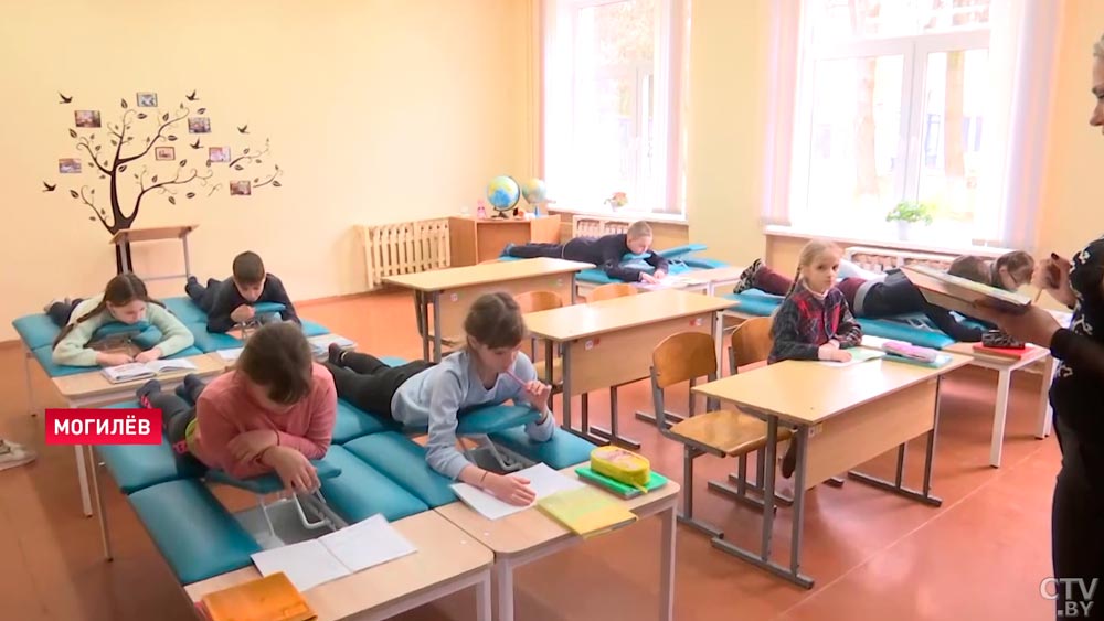 Уроки лёжа для детей со сколиозом. В Могилёвской школе-интернате появилось новое оборудование-1