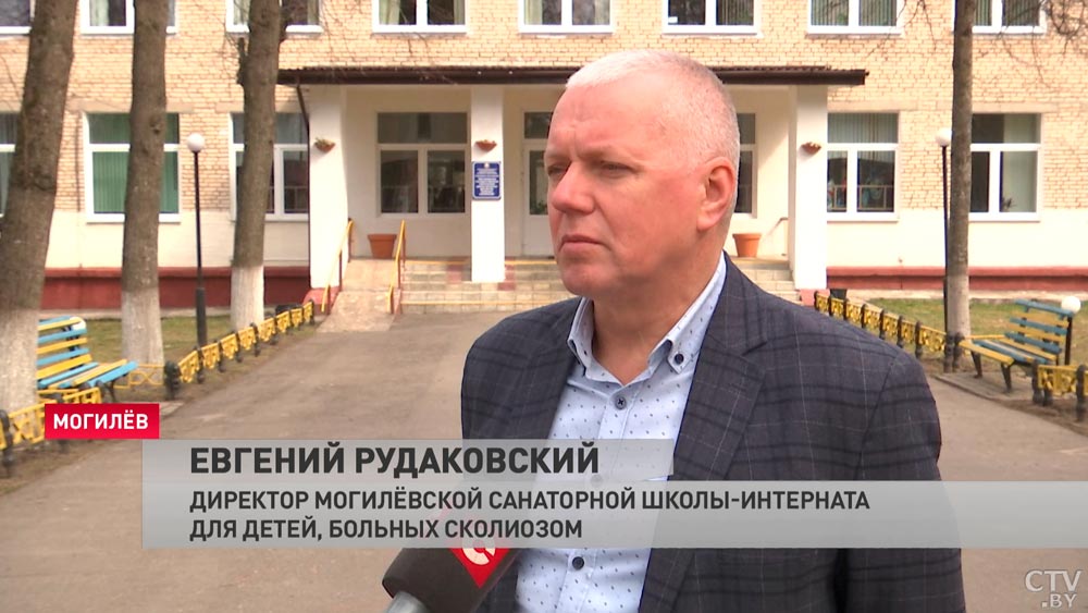 Уроки лёжа для детей со сколиозом. В Могилёвской школе-интернате появилось новое оборудование-4