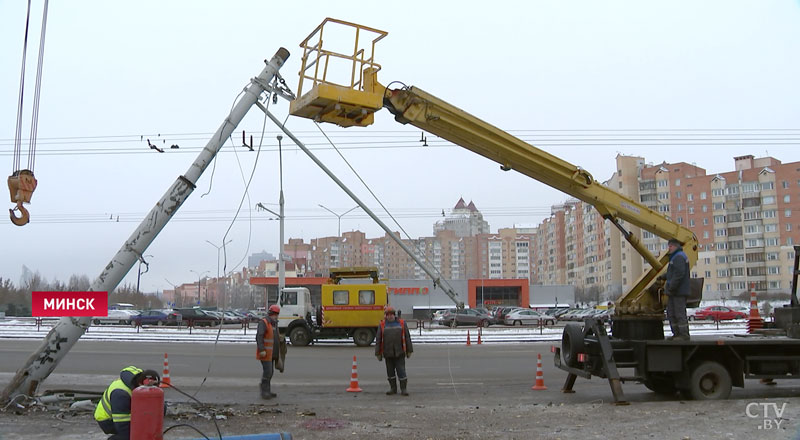 Стала известна причина ДТП в Уручье: «Водитель почувствовал ухудшение самочувствия»-7