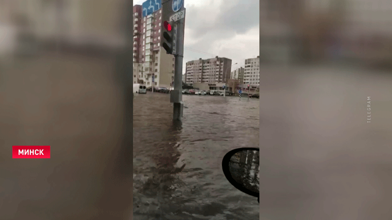 В Минске дождём затопило Уручье. Лило так, что автобусам пришлось менять маршрут-3