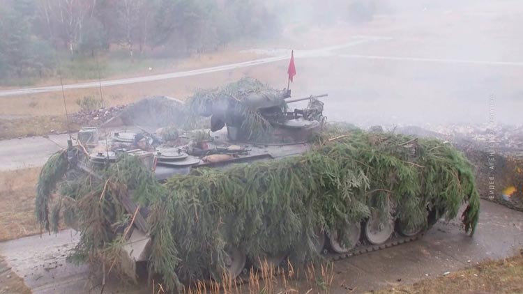 Увеличивают количество военных, техники и вооружения. Как проходит милитаризация на Западе?-4