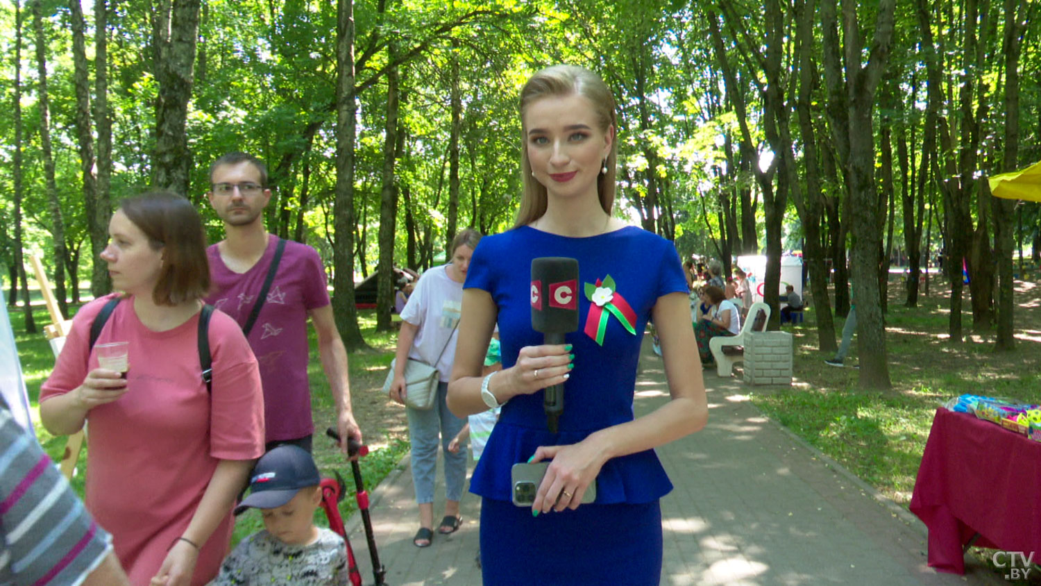 Узнать судьбу и погладить питона можно в парке 60-летия Октября в Минске-34