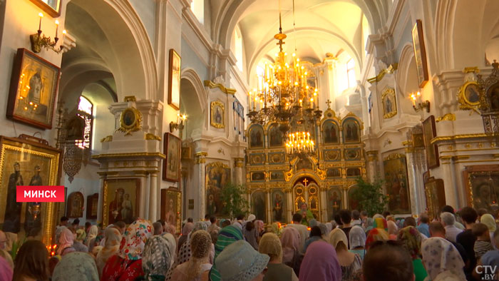 В православных храмах отмечается праздник Святой Троицы. Что обязательно нужно сделать в этот день?-1