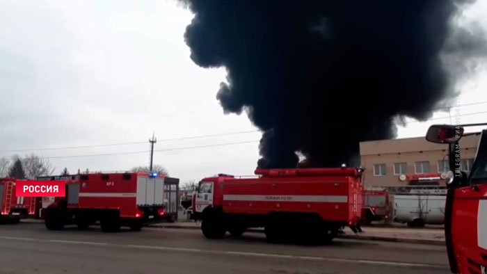 Эвакуированы более 2 тысяч жителей. В Белгороде продолжается ликвидация пожара на нефтебазе