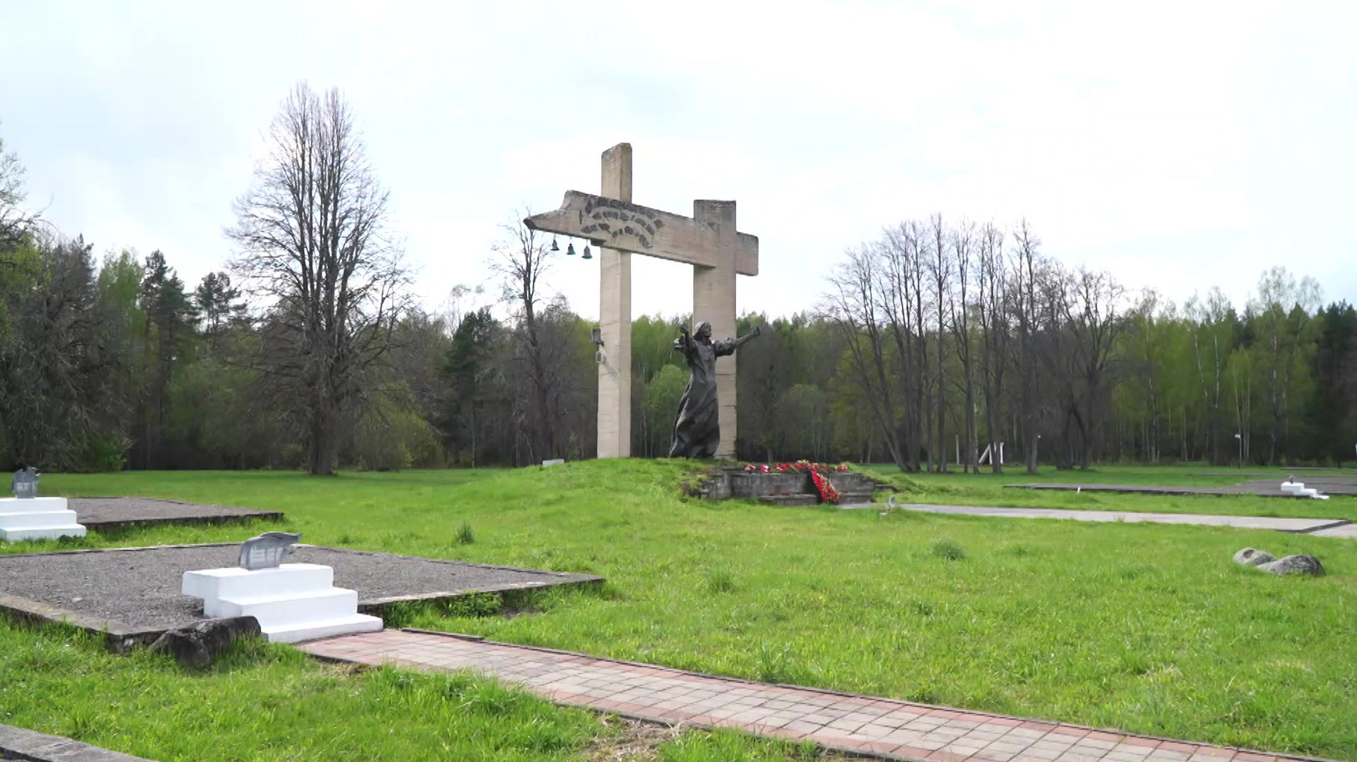 «Пережить эту трагедию удалось всего троим». В 1943 году фашисты сожгли деревню Шуневка