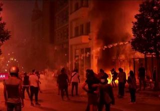 В Бейруте не утихают уличные беспорядки: активисты обвиняют правительство во взрыве