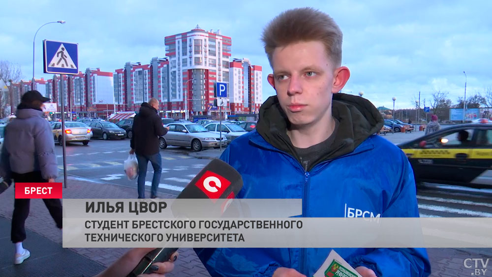 Через QR-код можно узнать весь список поправок. В Бресте волонтёры призывают к участию в референдуме-4