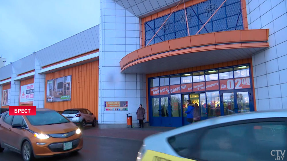 Через QR-код можно узнать весь список поправок. В Бресте волонтёры призывают к участию в референдуме-1