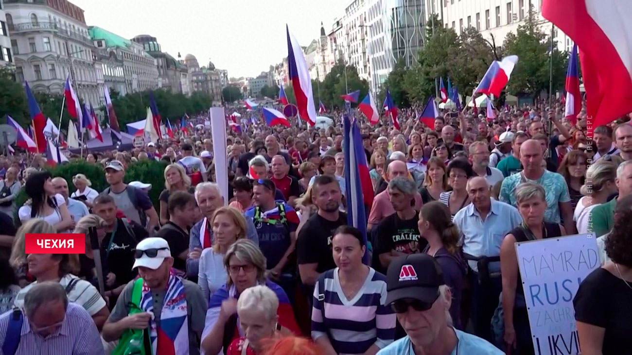 Около 70 тысяч человек вышли в Праге на антиправительственный митинг