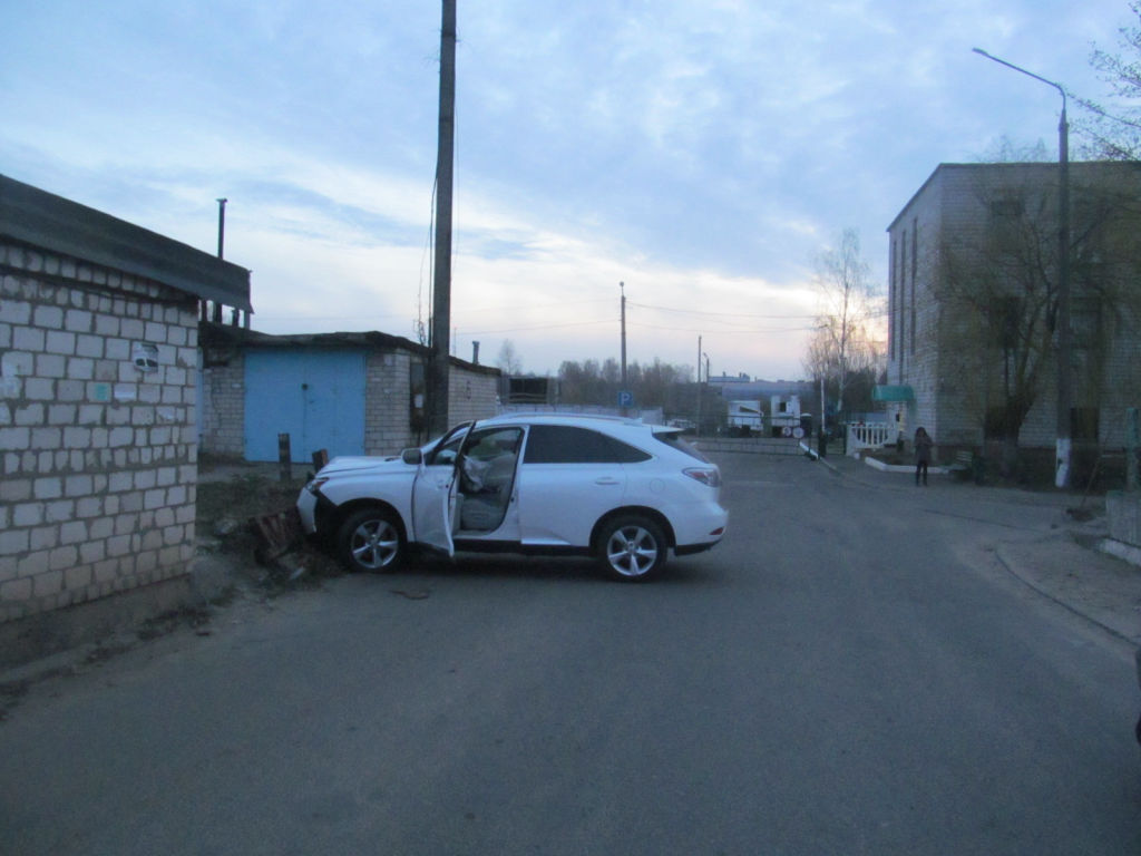 В Осиповичах работники автомойки попали в ДТП на угнанном Lexus-1