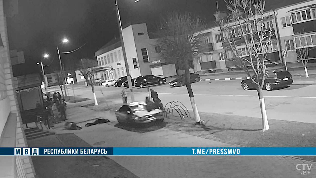 В Глуске машина въехала в толпу. Пострадали пять человек-1