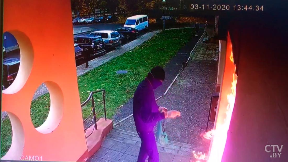 «Мною двигала несправедливость». Мужчина поджёг двери пункта охраны правопорядка в Гродно-1