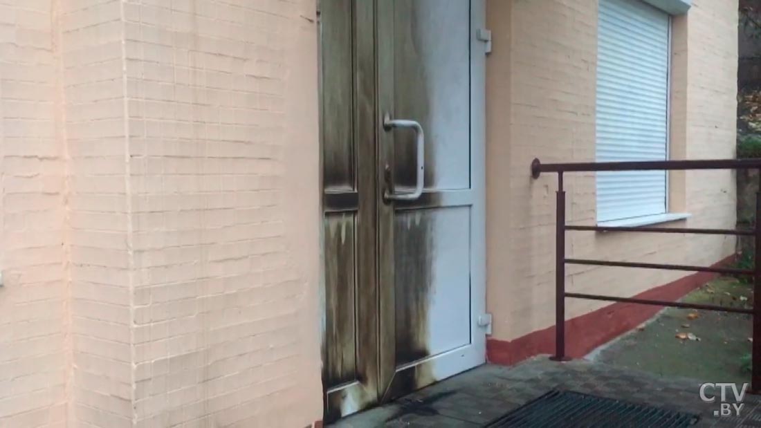 «Мною двигала несправедливость». Мужчина поджёг двери пункта охраны правопорядка в Гродно-4