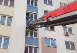 В Гродно 25-летний парень висел на балконе пятого этажа