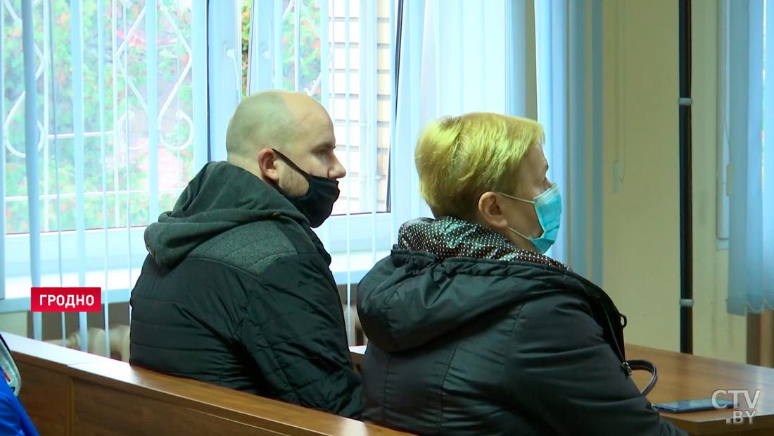 Бросал камни в служебный автомобиль, где находились сотрудники милиции. В Гродно судят участника протестов-1
