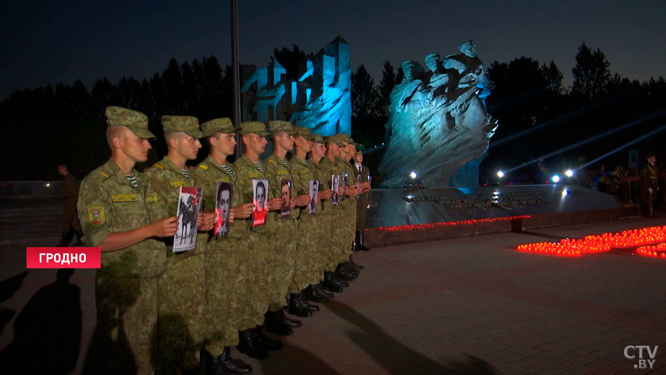 Смотрите, какое слово выложили в Гродно 22 июня из горящих лампадок-13